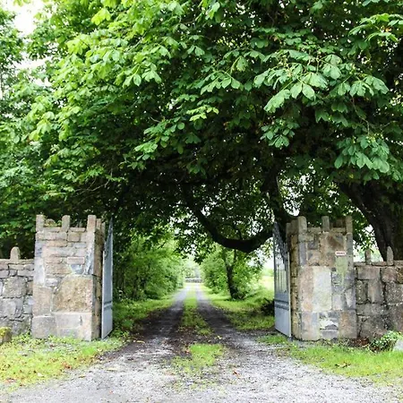 Daire Smithstown Castle *