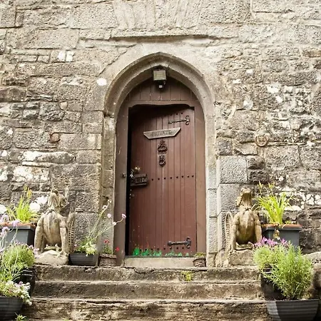 Daire Smithstown Castle